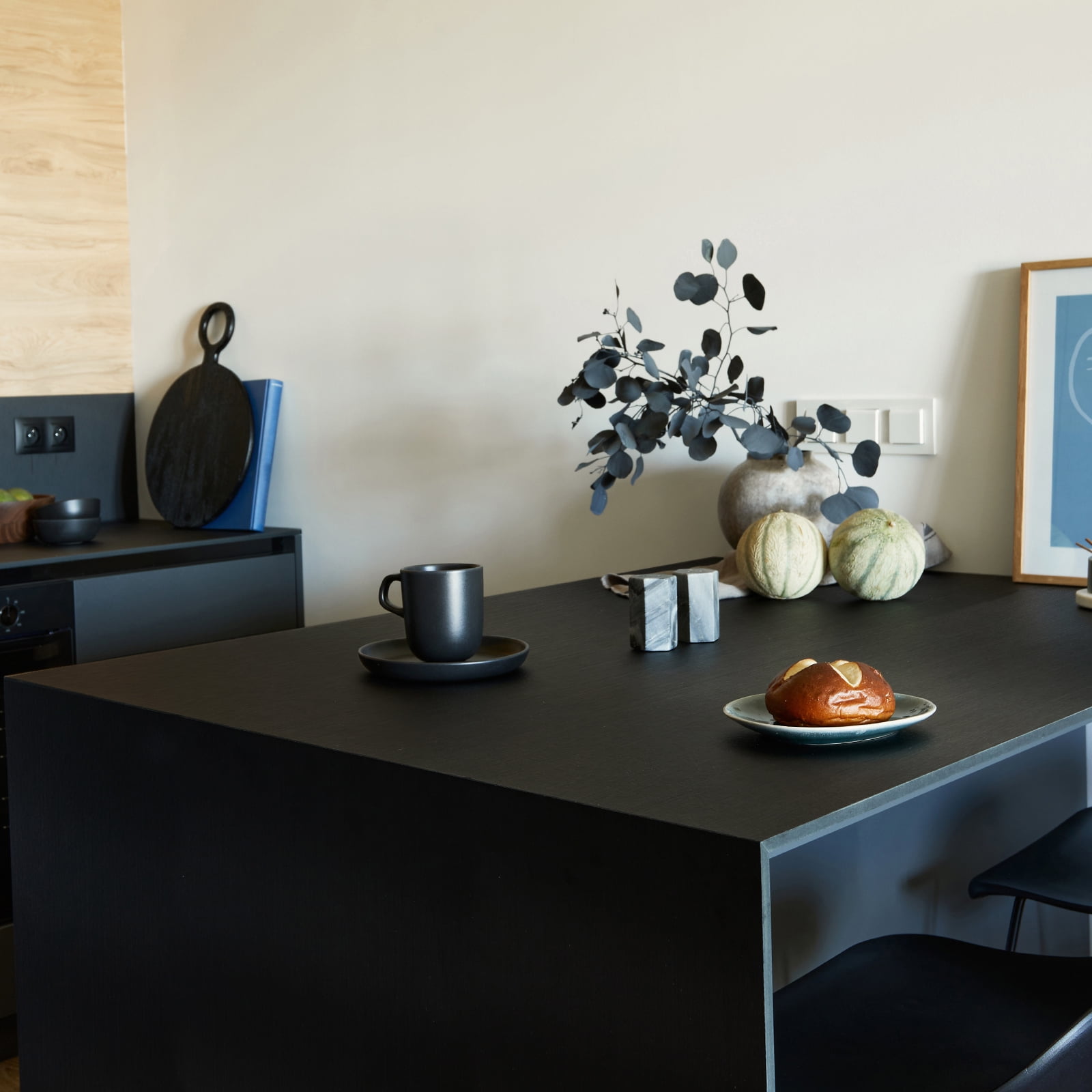 VEELIKE Black Brushed Stainless Steel Contact Paper for Kitchen Removable Black Peel and Stick Wallpaper for Countertops Waterproof Contact Paper for Bedroom Cabinets 15.7''x354''