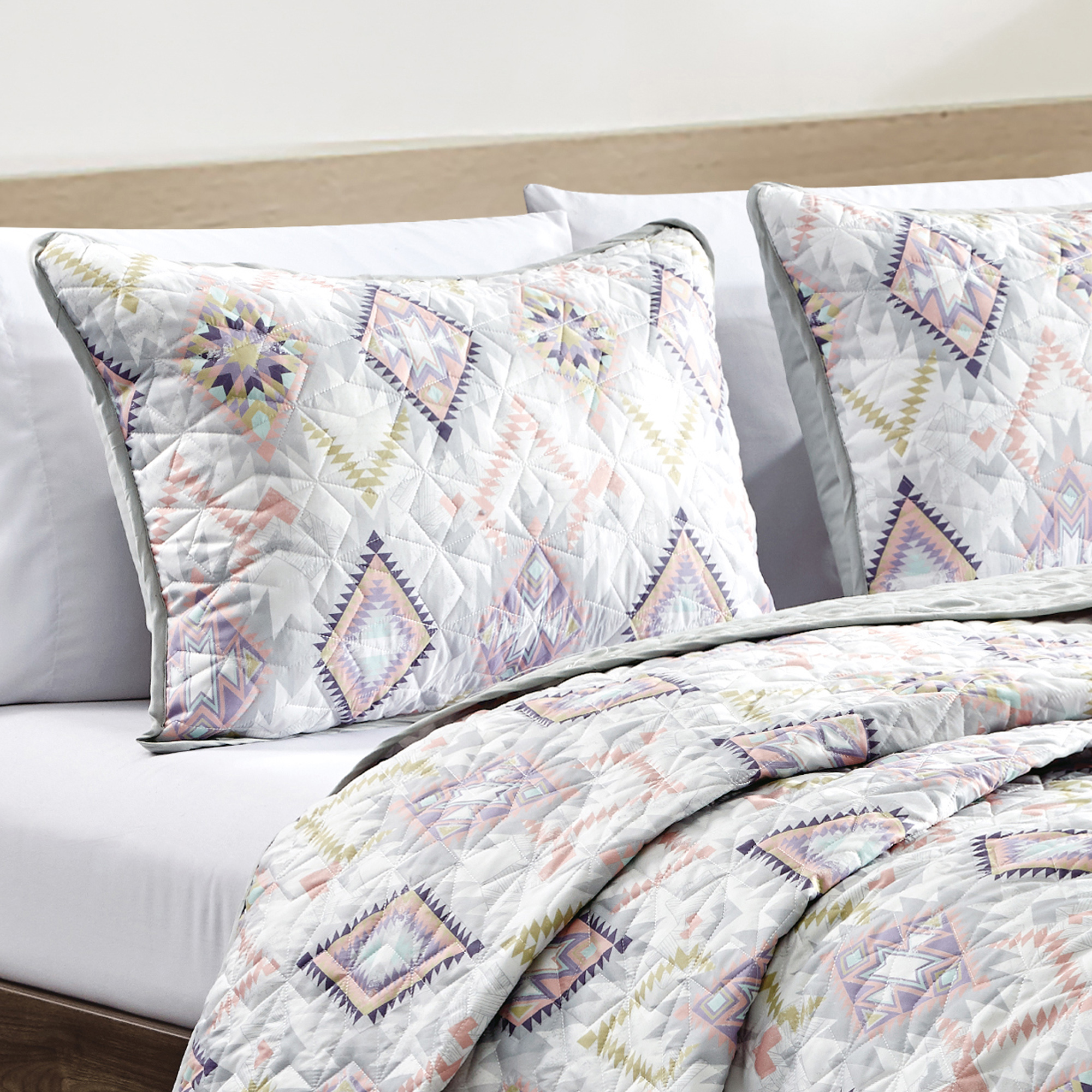 Evjk 3-Piece Decorative Lightweight Bedspread Set – Reversible, Microfiber with Minimalist Print, King