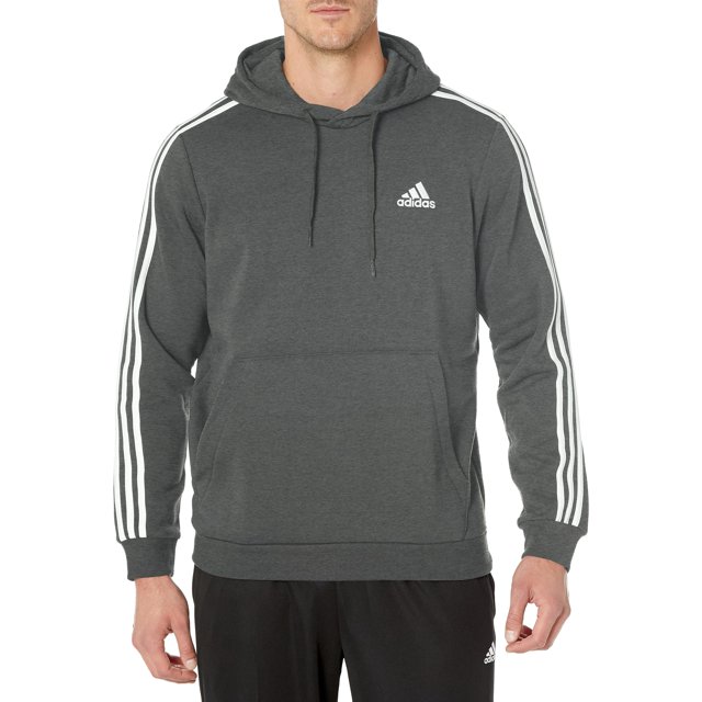 sudadera con capucha adidas essentials de forro polar para hombre, 3 rayas, gris oscuro, xl sudadera frontal en gris oscuro con capucha ajustable por cordón, logotipo adidas en el pecho izquierdo, tres franjas blancas a lo largo de cada manga, bolsillo canguro y puños acanalados, ajuste regular; torso y brazos visibles contra fondo neutro. Su tamaño compacto la hace adecuada como capa casual para entrenamiento o uso diario.