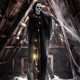 thumbnail image 5 of Fantasma colgante de Halloween, calavera luminosa con ropa negra, decoraciones de Halloween, ropa ondeante para exteriores, accesorios de ambiente de terror embrujado para patio, jardín, baúl, suminis, 5 of 6