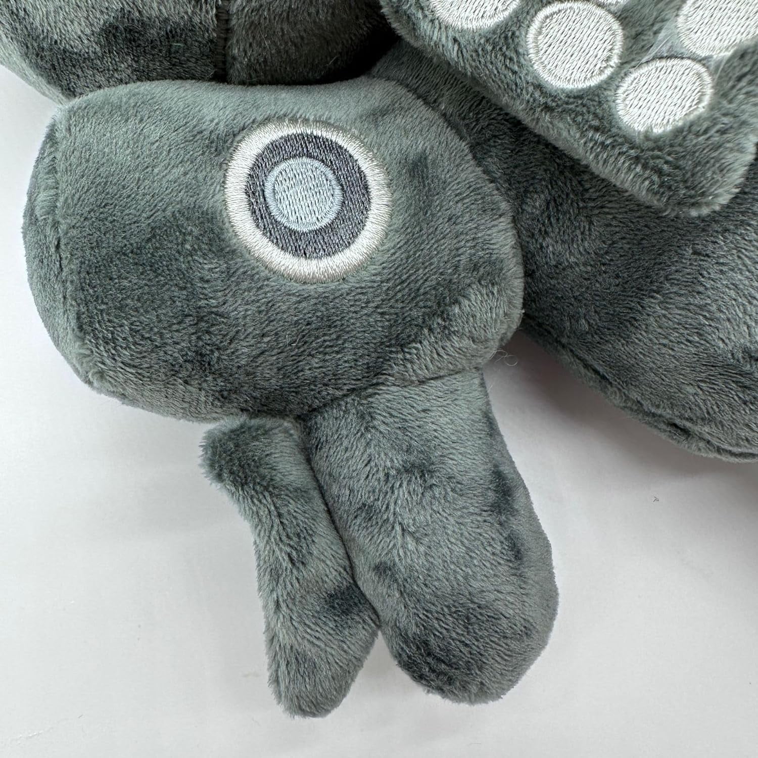 JWKLYZH Peluche Titan Monitor Man – Mignon Titan Toilet Man En Peluche Douce, Cadeau Parfait Pour Fans Skibidi Toilet Enfants Et Adultes