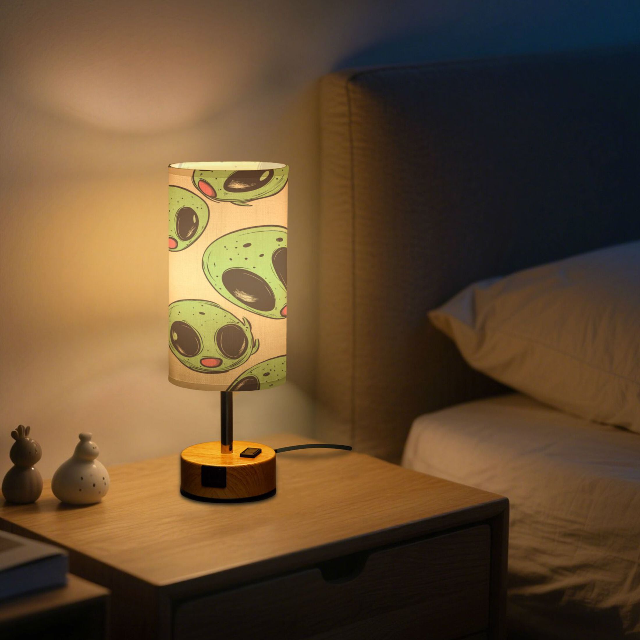 Touch-Control 3-Color Desk Lamp with Plug – Energy-Saving LED + 3 Simultaneous Charging Ports Cartoon Green Aliens