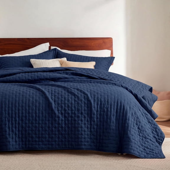 King Size Lightweight Quilt Bedspread Navy 106x96 Inches All-Season Soft Clover Pattern Stitch-Free Microfiber Coverlet