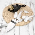 thumbnail image 1 of Juego de cuchillo y pala para pastel de boda, con cuchilla de acero inoxidable y mangos de cristal, decorado con cinta blanca, ideal para celebraciones nupciales. Incluye cuchillo y pala, perfecto, 1 of 6