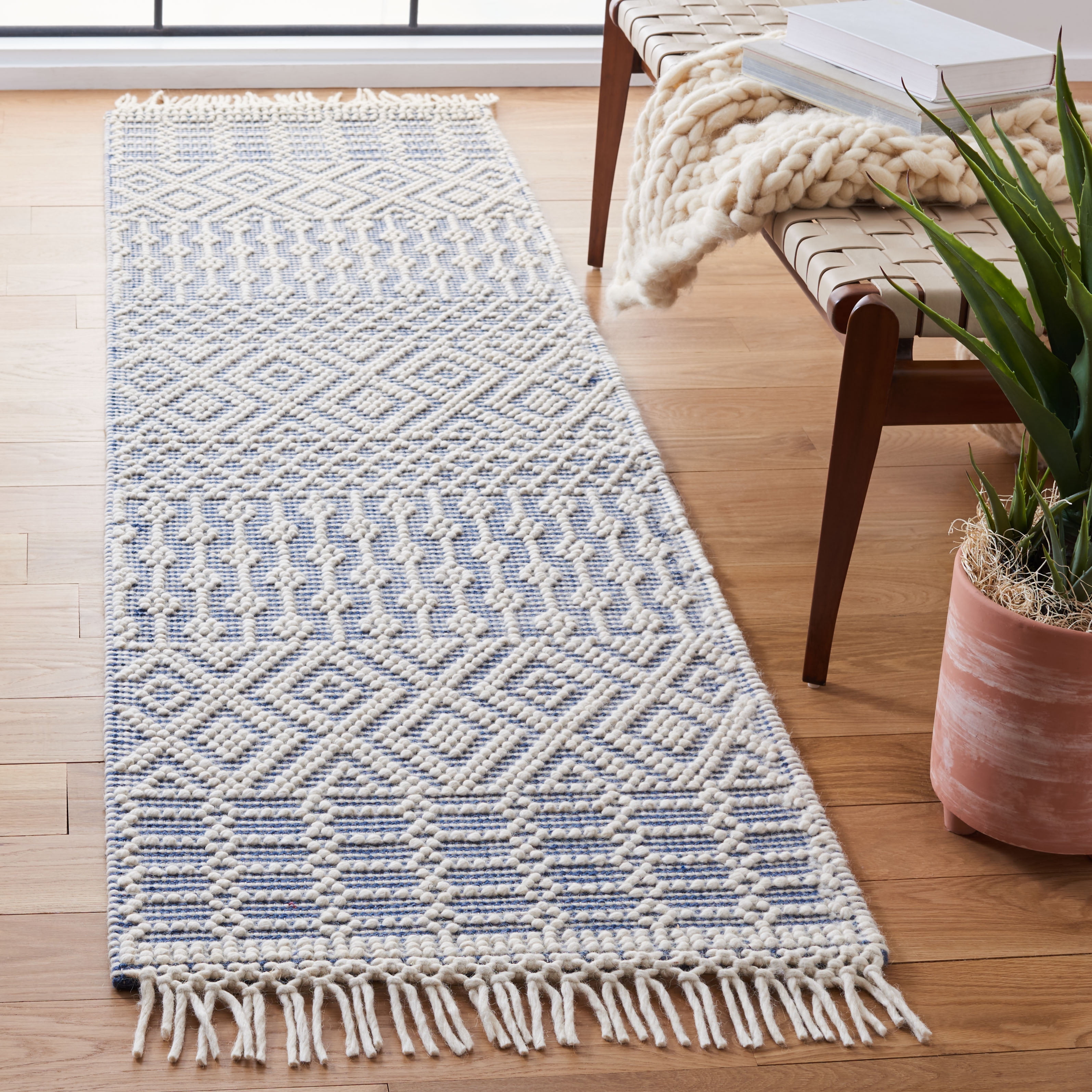 SAFAVIEH Natura Cordelia Southwestern Wool Runner Rug, Ivory/Blue, 2'3" x 16'