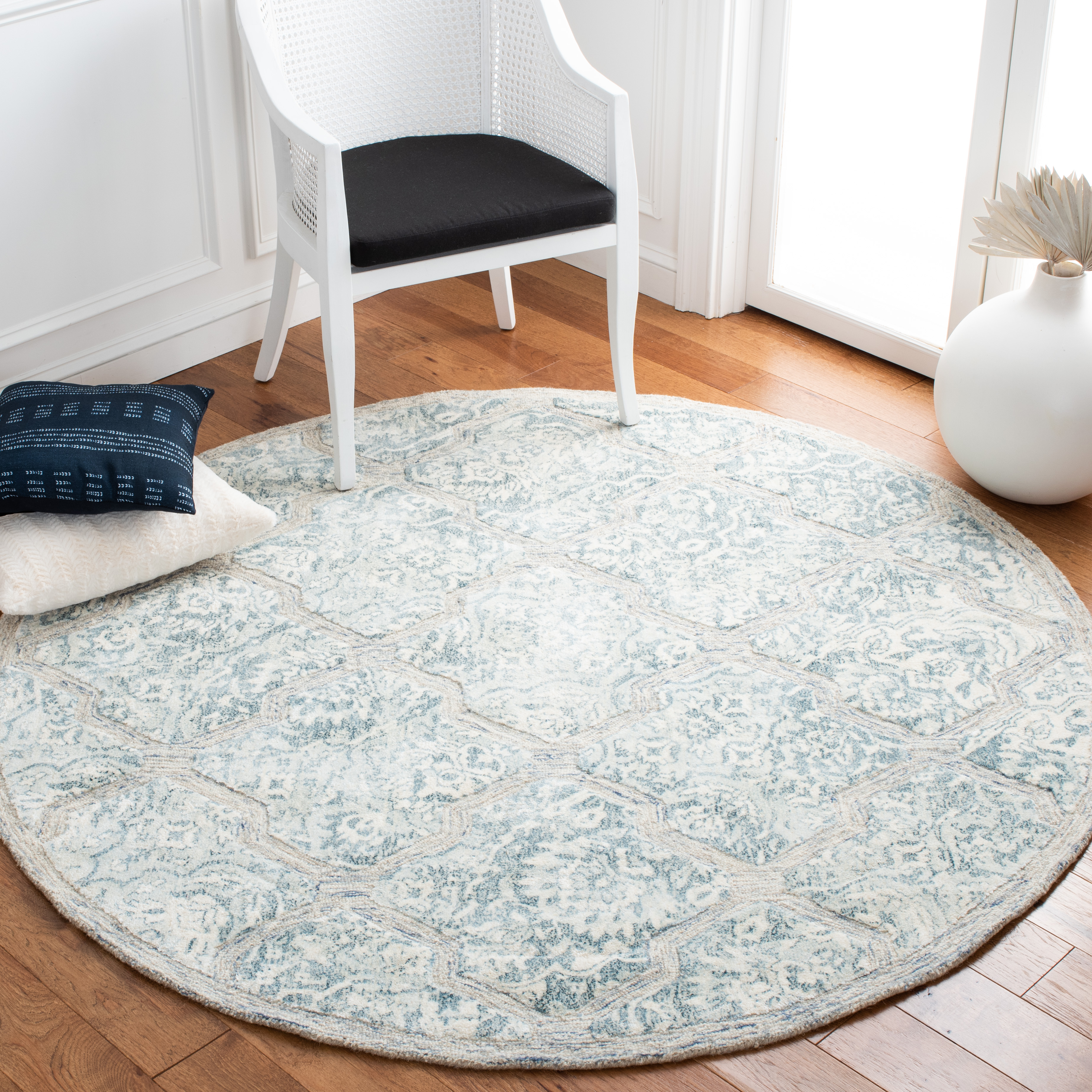 SAFAVIEH Restoration Vintage Isla Geometric Area Rug, Blue/Ivory, 6' x 6' Round