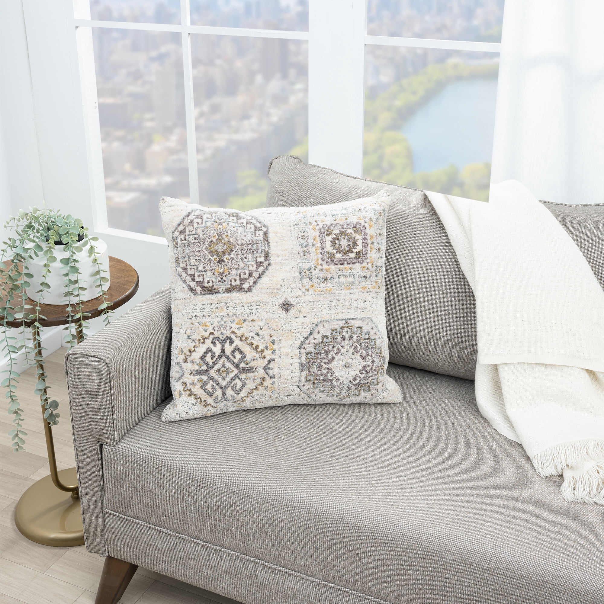 Harlow Hill Ivorelle 20" x 20" Light Gray / Ivory Medallion Polyester Adult Decorative Throw Pillow Cover