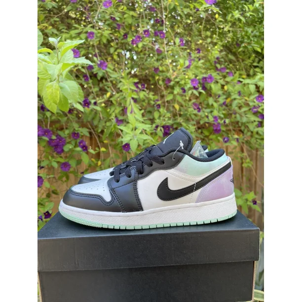 Ni - ke NEW Ni - ke Air Jordan 1 Low SE GS 'Tie Dye' DQ2514-100 Size 4.5Y / 6 Women’s