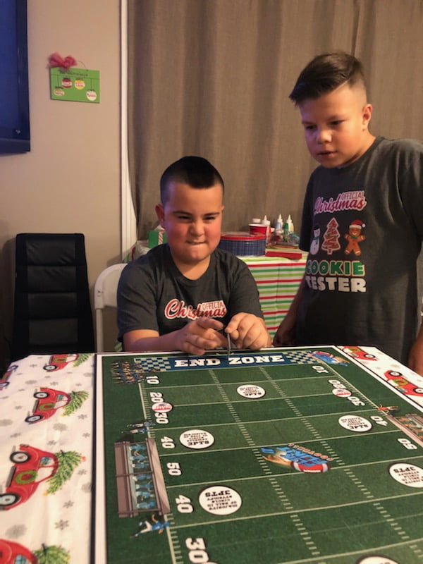 FlikIt FlikIt Football Tabletop Game, Competitive Board Game for Family Fun, 6-Fold Board
