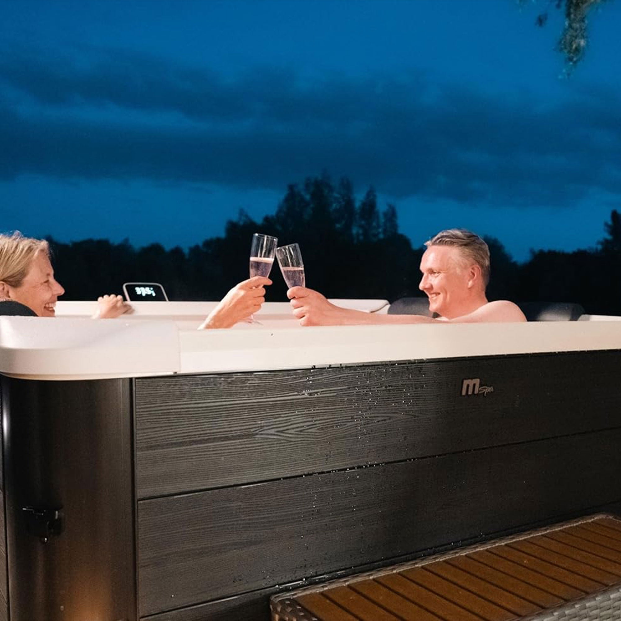 MSpa Bubble Spa w/Hard Outer, Soft Interior, & Energy Efficient Cover, Oslo