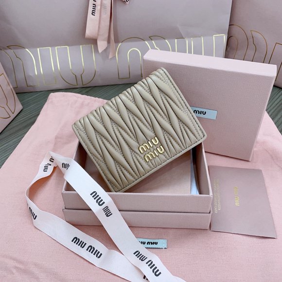 Miu Miu The latest version of wallet card holder, made of top imported materials, easy to carry