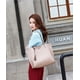 thumbnail image 5 of Bolso de hombro tipo tote de piel sintética suave para mujer, bolso de mano con borlas de gran capacidad, 5 of 6