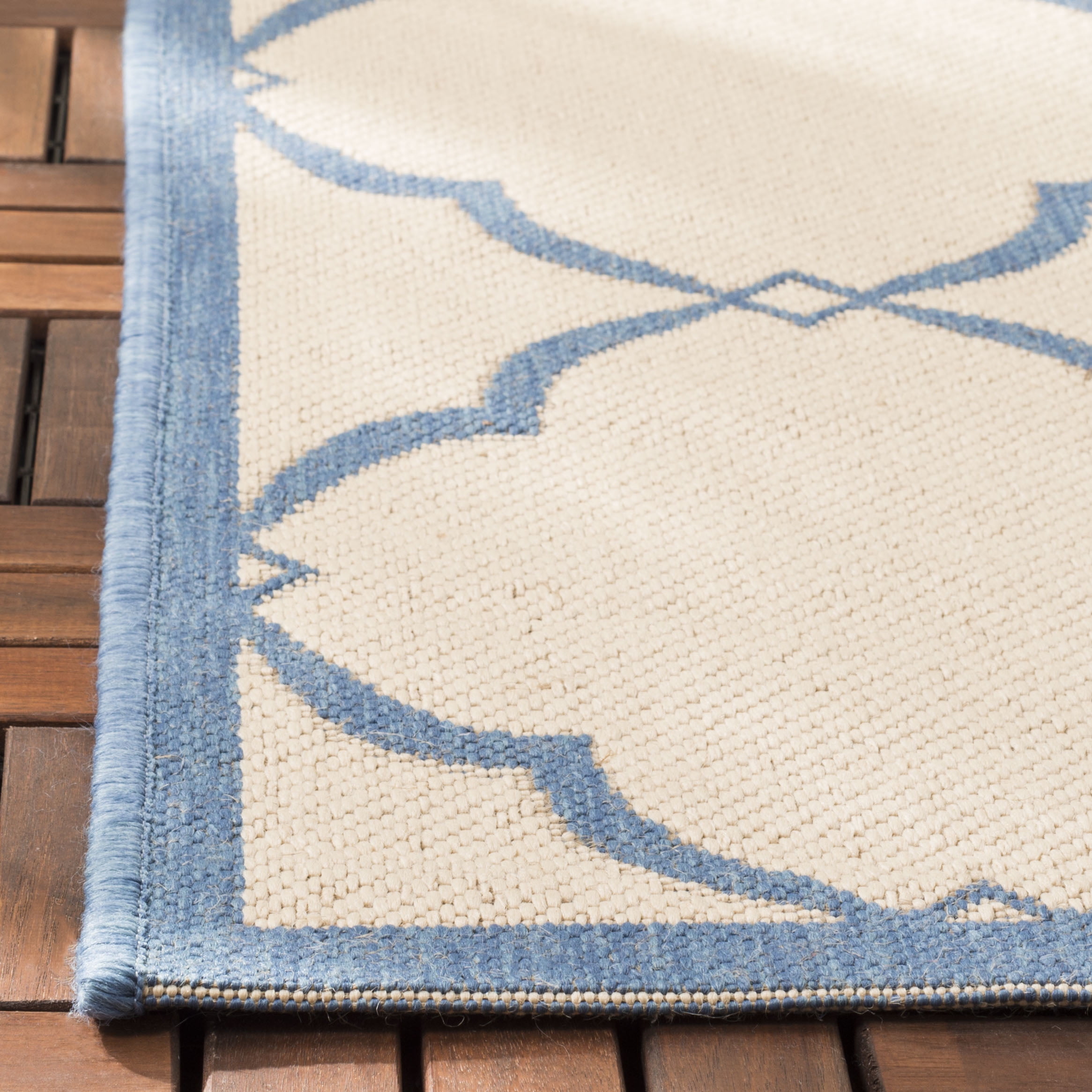 SAFAVIEH Beach House Nick Indoor/Outdoor Area Rug Cream/Blue, 6'7" x 6'7" Square