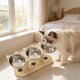 thumbnail image 4 of Soporte de madera para comederos de mascotas con cuencos inclinados: comedero elevado para gatos y perros, base de madera maciza antideslizante para una fácil limpieza., 4 of 6
