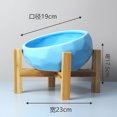 thumbnail image 1 of AZUL - Cuenco inclinado de cerámica para perros y gatos con soporte de madera, cuenco inclinado para agua y comida de Bulldog, antideslizante y antiderrames, 1 of 1