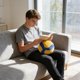 thumbnail image 4 of Cojín decorativo con forma de pelota | Cojín redondo para sofá con diseño de pelota deportiva | Cojín original y realista para sala de estar, dormitorio o sala de juegos | Funda de tela extraíble, 4 of 6