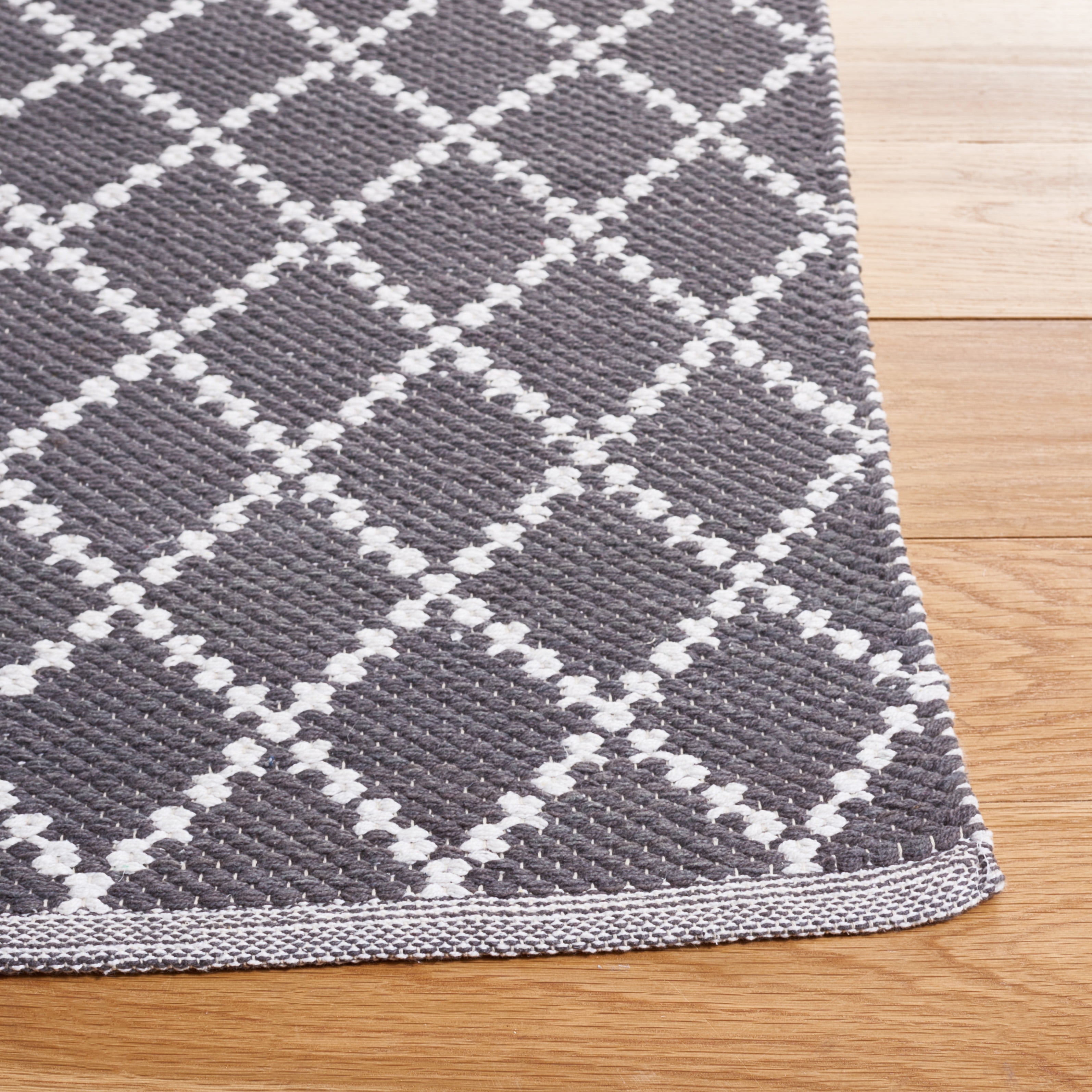 SAFAVIEH Montauk Jolyon Diamond Cotton Area Rug, Dark Grey/Ivory, 8' x 10'