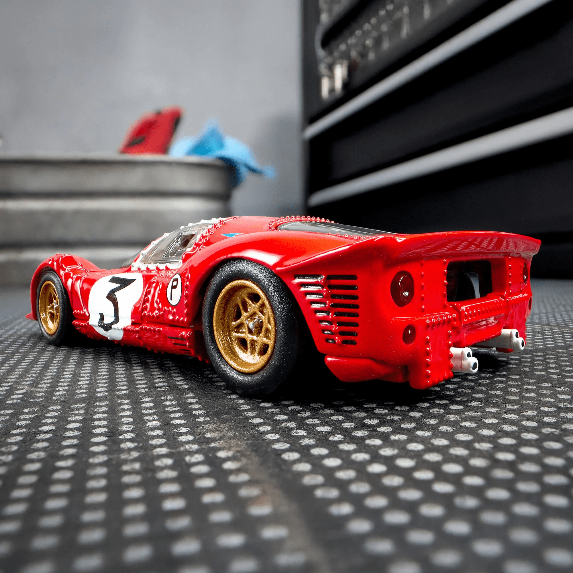 Hot Wheels Elite 64 1967 Ferrari 330 P4 – Premium 1:64 Die-Cast Car, Rosso Corsa Red, Real Riders Wheels, Opening Rear Clamshell