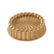 thumbnail image 2 of Molde para tartas Nordic Ware tamaño uno color dorado aluminio fundido pesado, 2 of 9