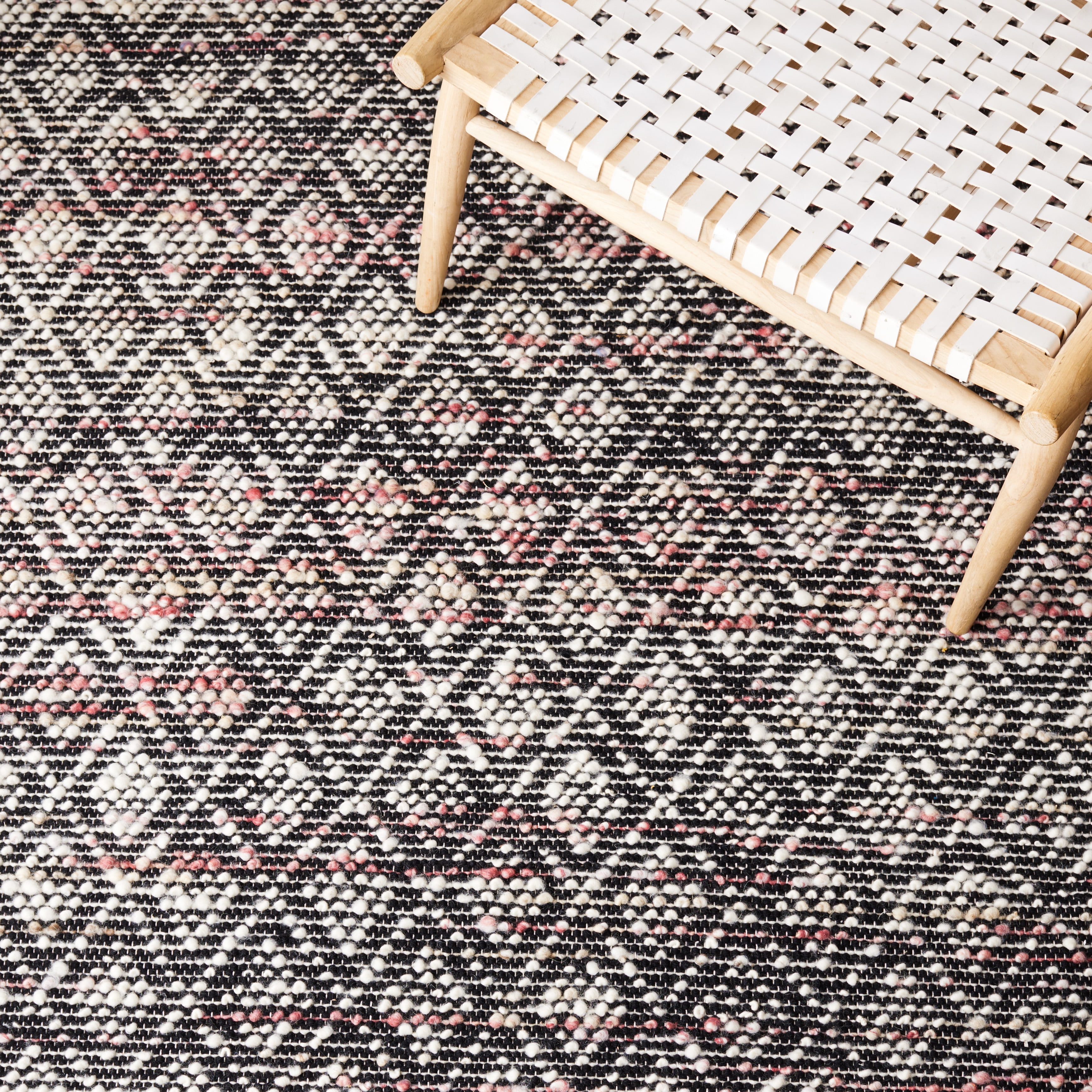 SAFAVIEH Natura Harold Diamond Area Rug, Ivory/Red, 6' x 6' Square