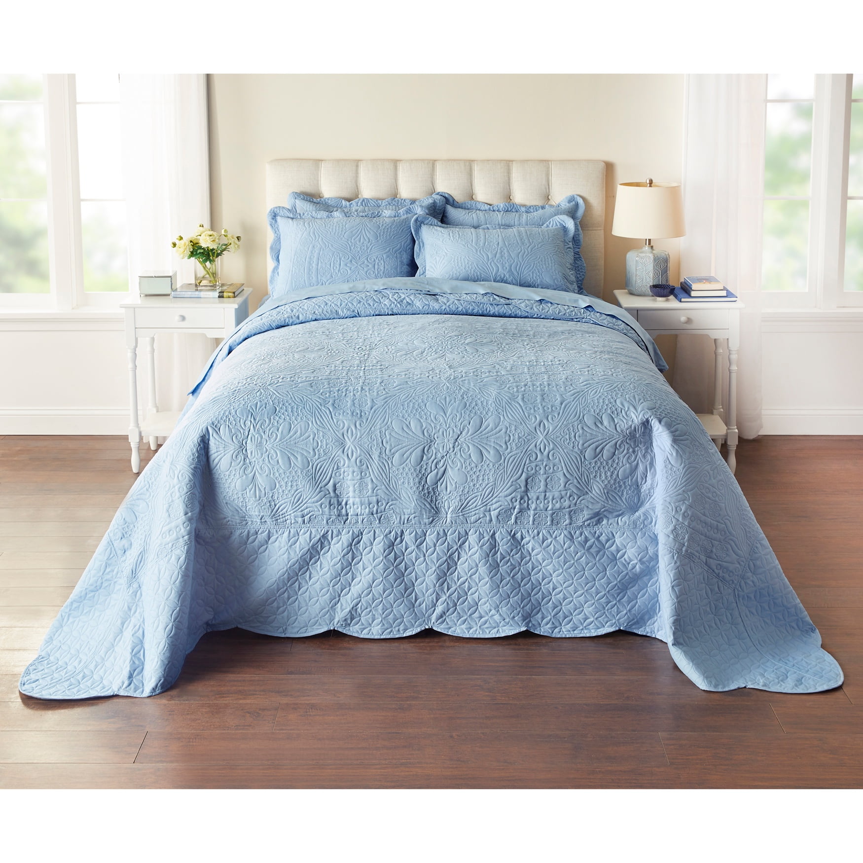 BrylaneHome Lily Damask Embossed Bedspread King, Blue
