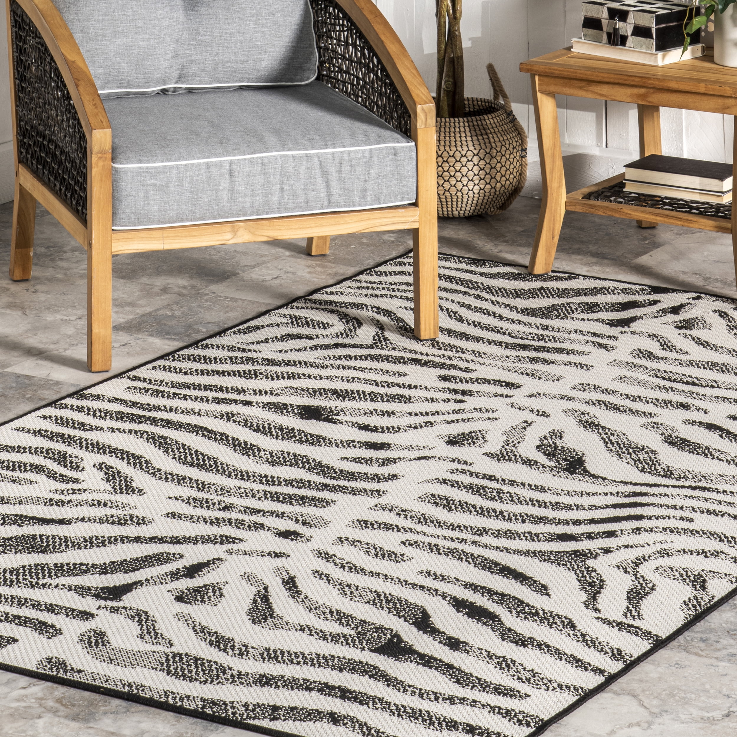 nuLOOM Katrine Zebra Indoor/Outdoor Area Rug, 6' 7" x 9', Black