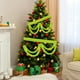 thumbnail image 5 of Falda para Árbol de Navidad de 59 Pulgadas con Tira Decorativa de Hilo de Lana Verde | Tapete Ligero y Flexible para Cubrir La Base Del Árbol | Decoración Festiva Multiusos para Árboles, Barandillas, 5 of 6