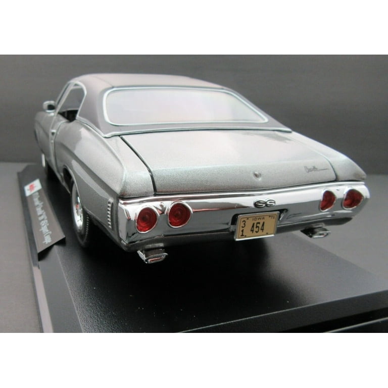 1971 Chevrolet Chevelle SS 454 Sport Coupe Silver 1:18 Die