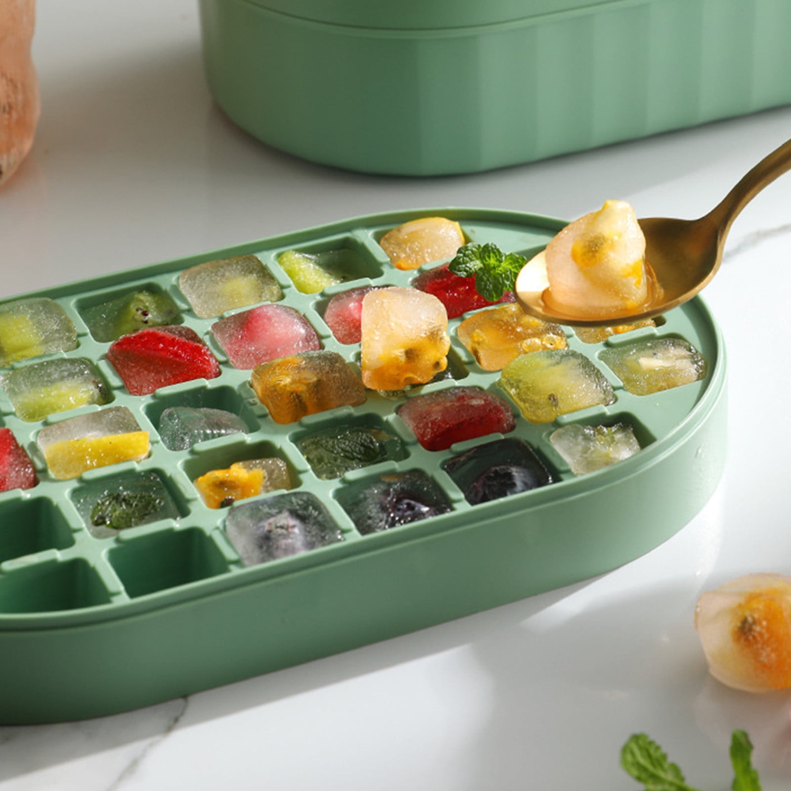 2023 New Arrival Plastic Ice Cube Trays Easy Press Round Ice Cube