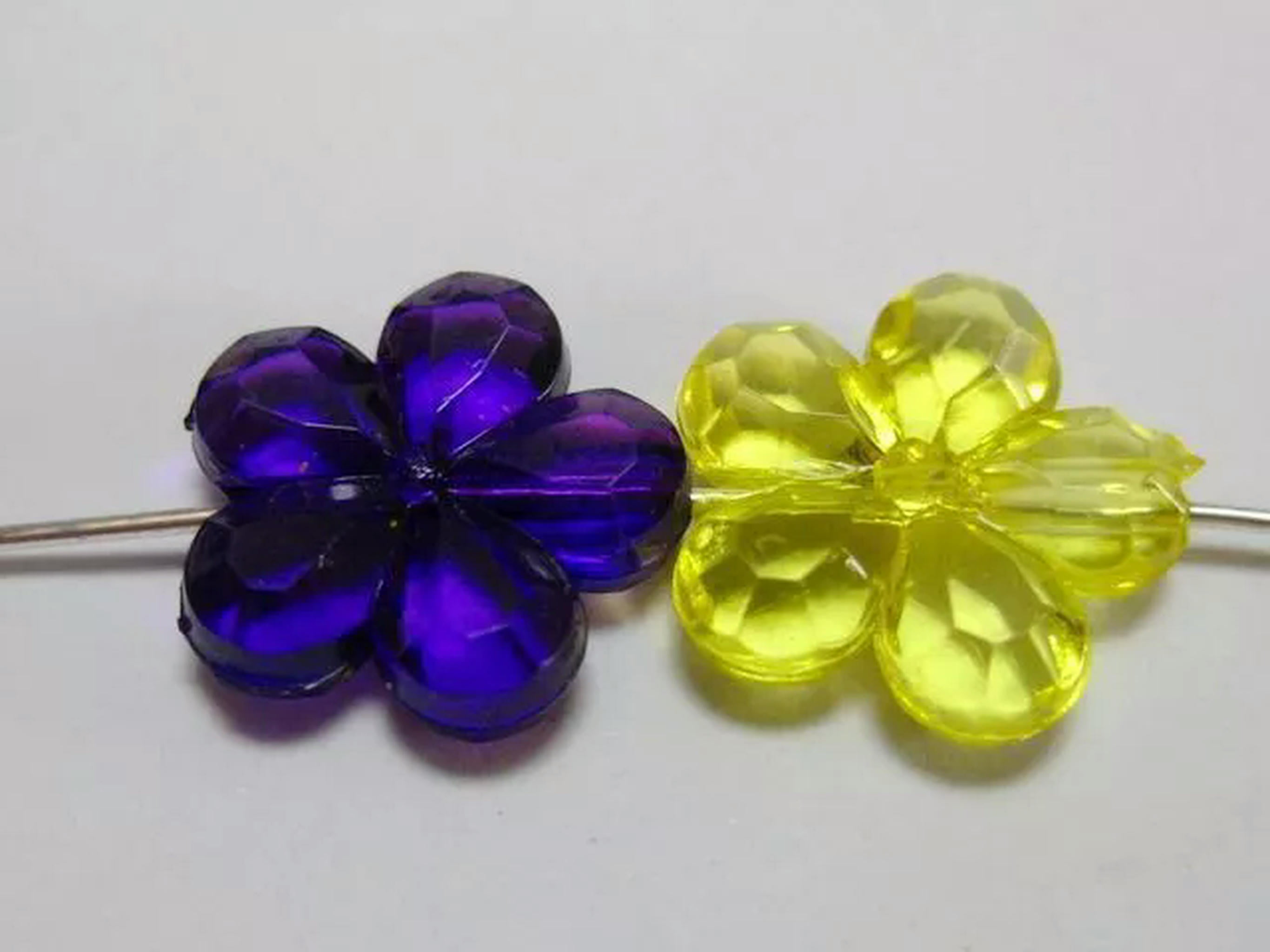 U8MO 500 Mixed Colour Transparent Faceted Acrylic Flower Beads 14mm Craft DIY