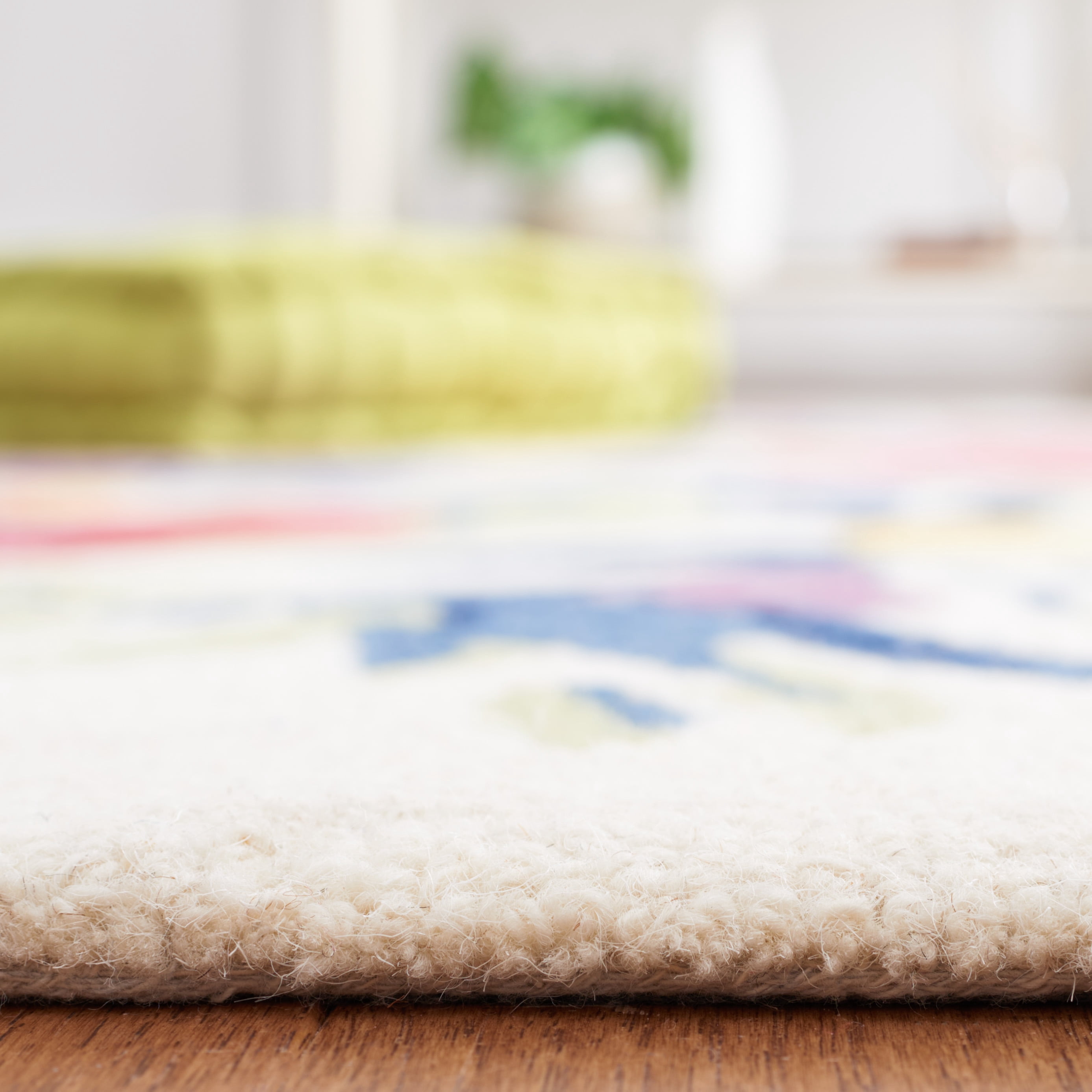 Safavieh Chelsea Ainsley Floral Area Rug, Ivory/Rose, 4' x 6'