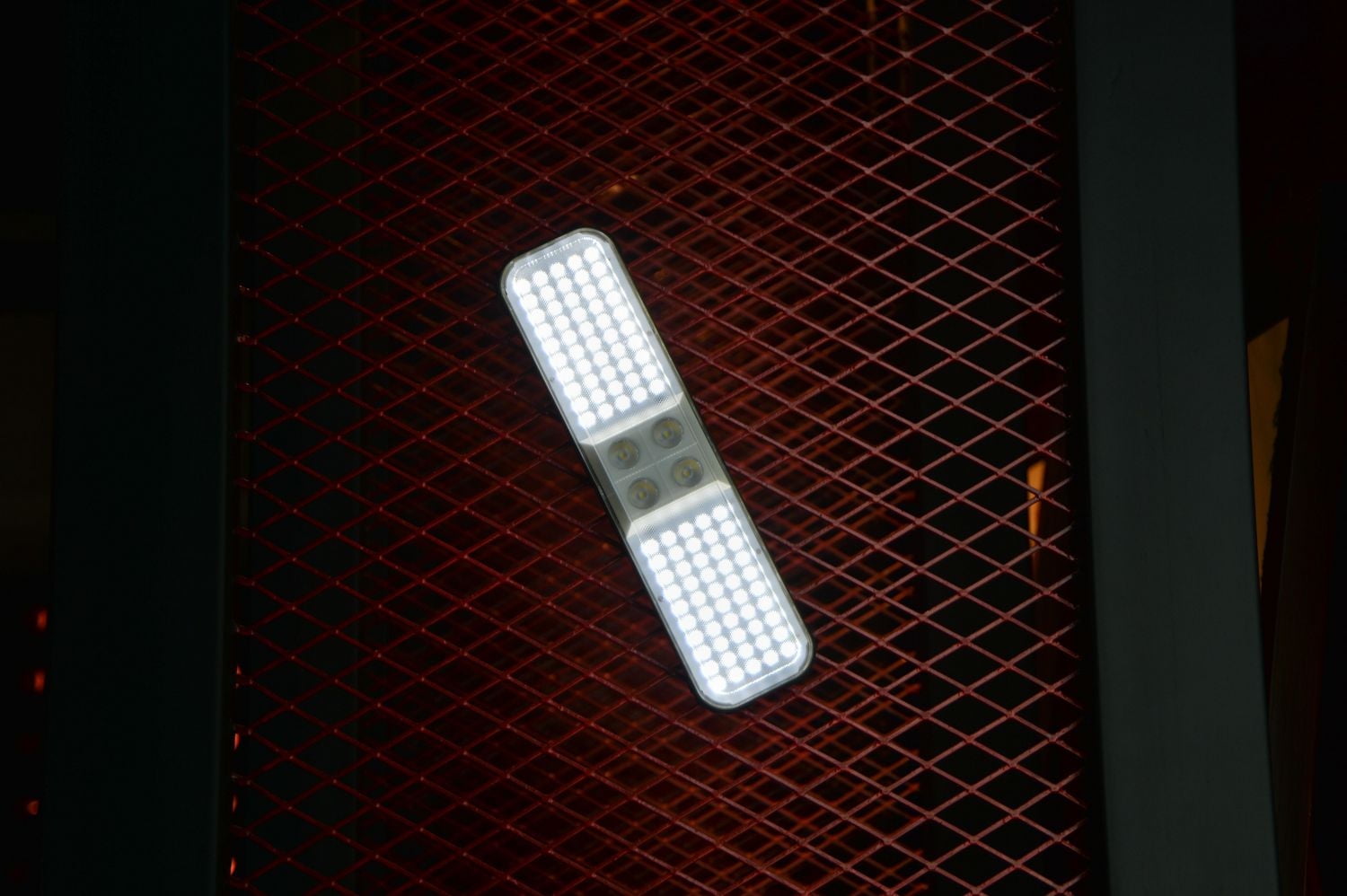 TRU DE-LIGHT TRAVAILLEZ ET JOUER LA NUIT-Lampe solaire polyvalente LED