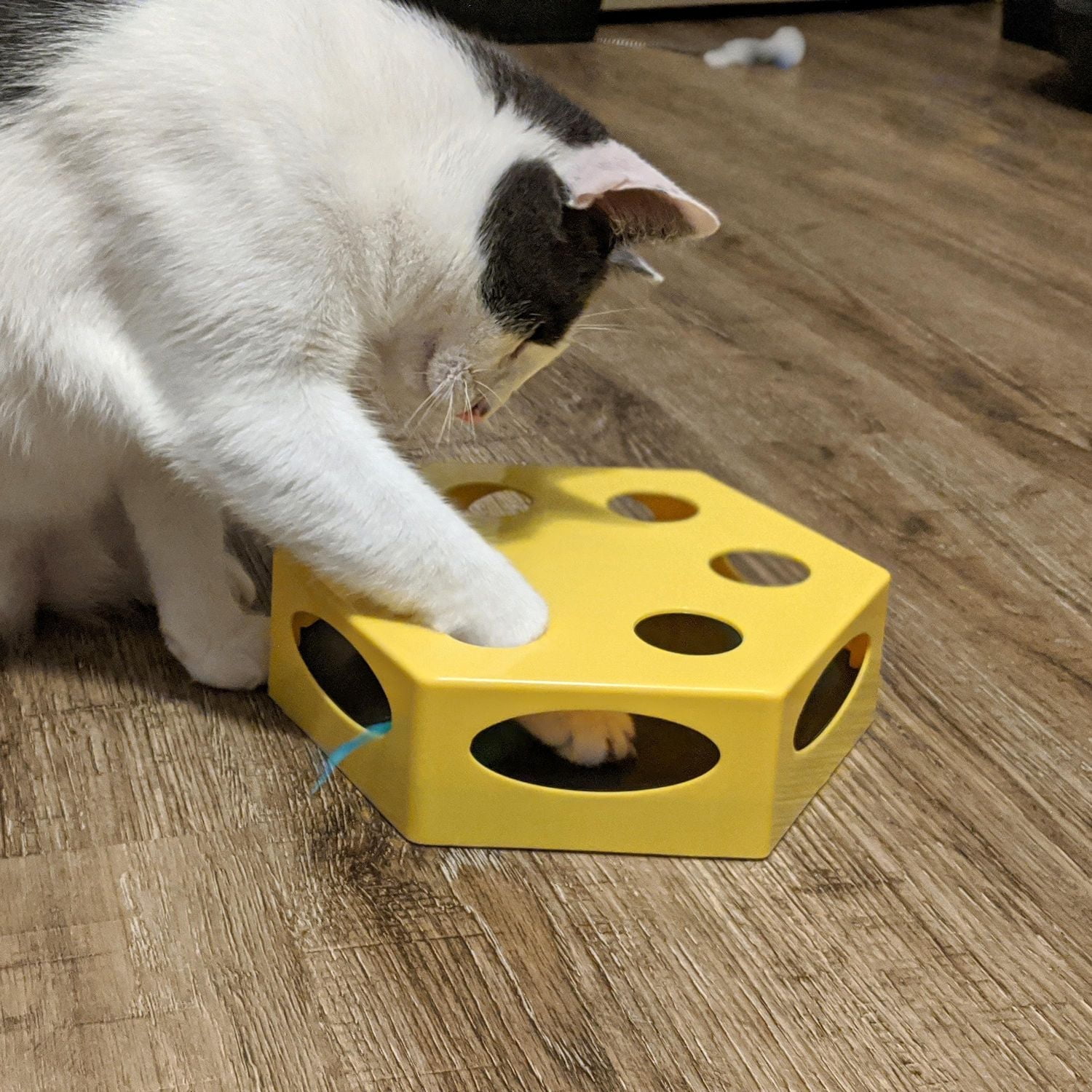 SPOT Ethical Pet Feather Frenzy Fun Interactive Electronic Cat Toy