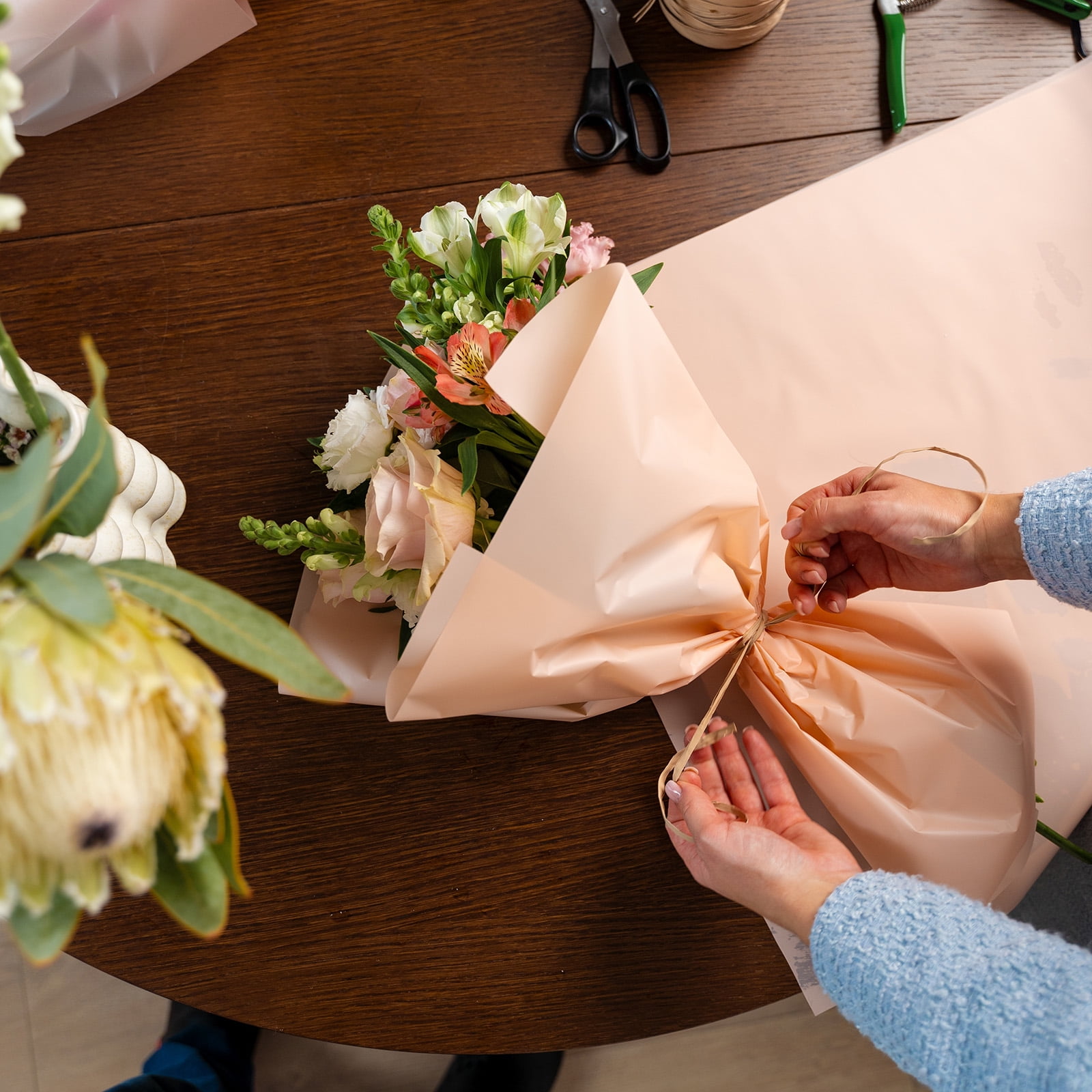 Uxcell 40 Sheets Flower Wrapping Paper, 21.5" x 21.5" Waterproof Floral Bouquet Wrapping Papers Florist Supplies for Wedding Party Gift Packaging DIY Crafts, Orange/Brown