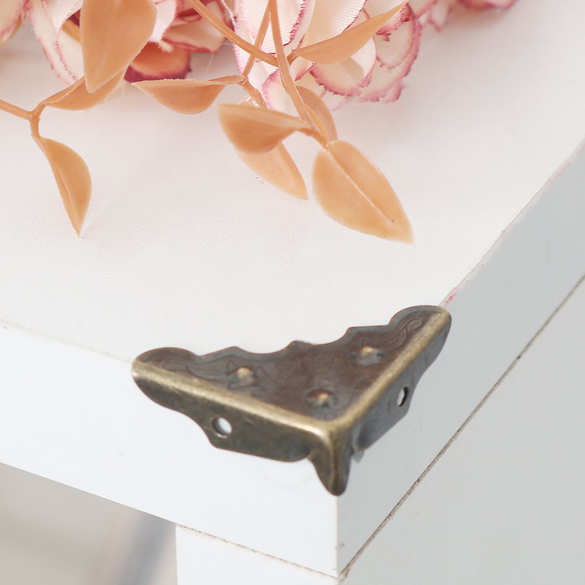 SUPERFINDINGS About 20Sets Box Corner Protectors Triangle Brass Box Table Cabinet Protector with Screw Antique Bronze Hardware Corner Decor for Box Desk Furniture Corner Protection