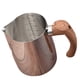 thumbnail image 1 of Taza para espumar leche Mango de madera Jarra de leche de acero inoxidable Taza Espumador Taza de café Jarra para espumar leche Coffeware para Holiday 600ML Sunnimix Tazas para espumar leche, 1 of 8