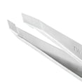 thumbnail image 2 of Pinza inclinada de acero inoxidable para cejas, color platino, de Tweezerman, 2 of 8