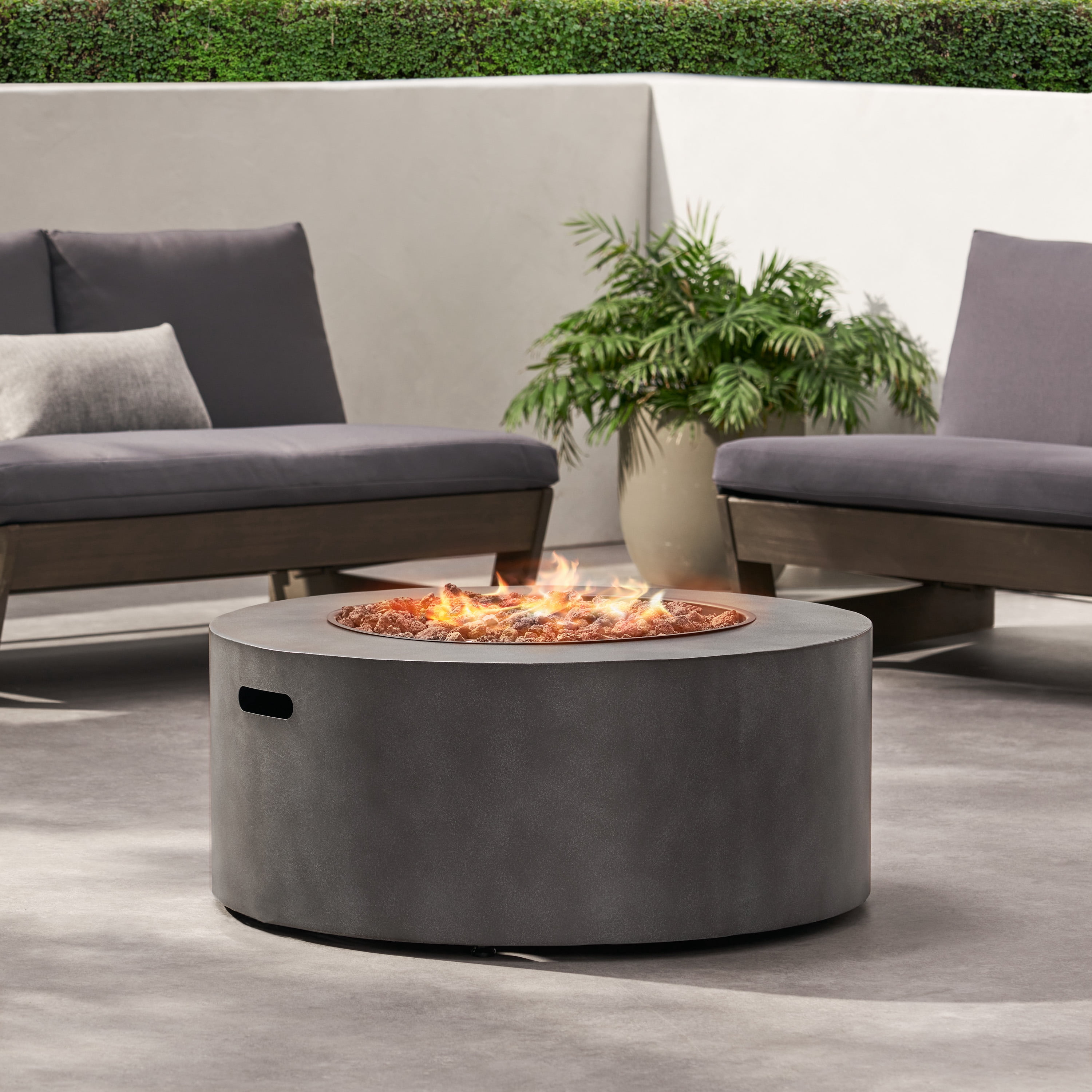 WELLINGTON ROUND IRON FIRE PIT -40,000 BTU,TANK OUTSIDE