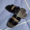 thumbnail image 3 of Pantuflas planas negras decoradas con cadena elegante para mujer: ¡perfectas para sandalias de playa informales!, 3 of 3