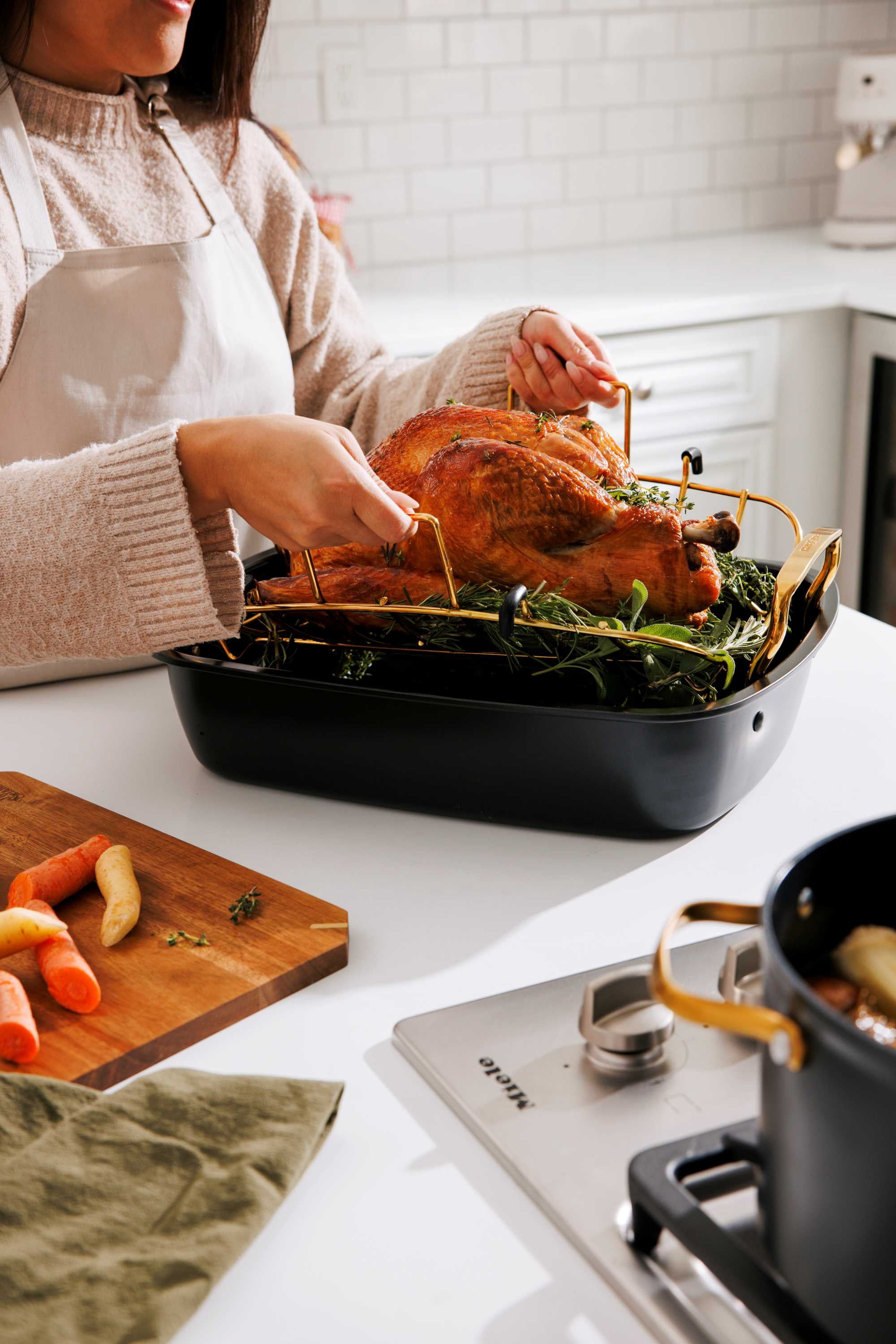 Thyme & Table 2-Piece Roaster with Rack, Black