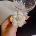 thumbnail image 4 of Broche de flores elegante Bling Bling accesorio decorativo para abrigo traje color blanco, 4 of 10