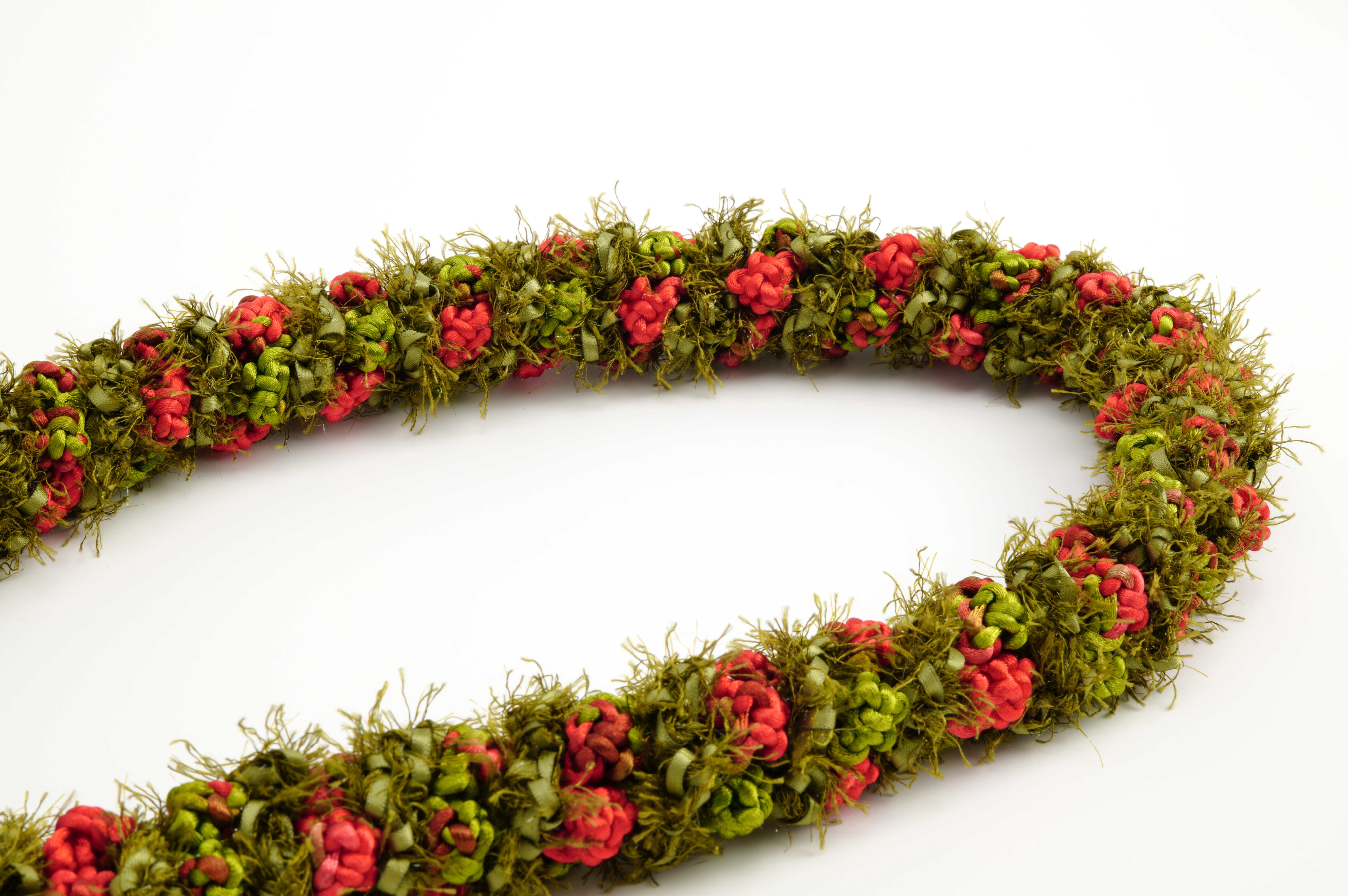 Funcraft Single Crochet Red & Olive Lei, 1 Each
