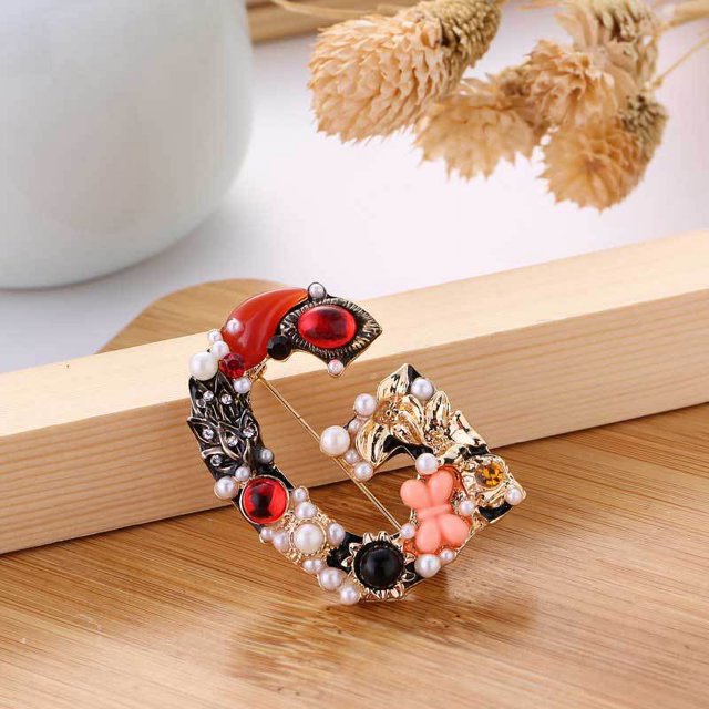 Broche inicial Az 26 ZHAOCHENG letra G esmaltado colorido con perla de cristal