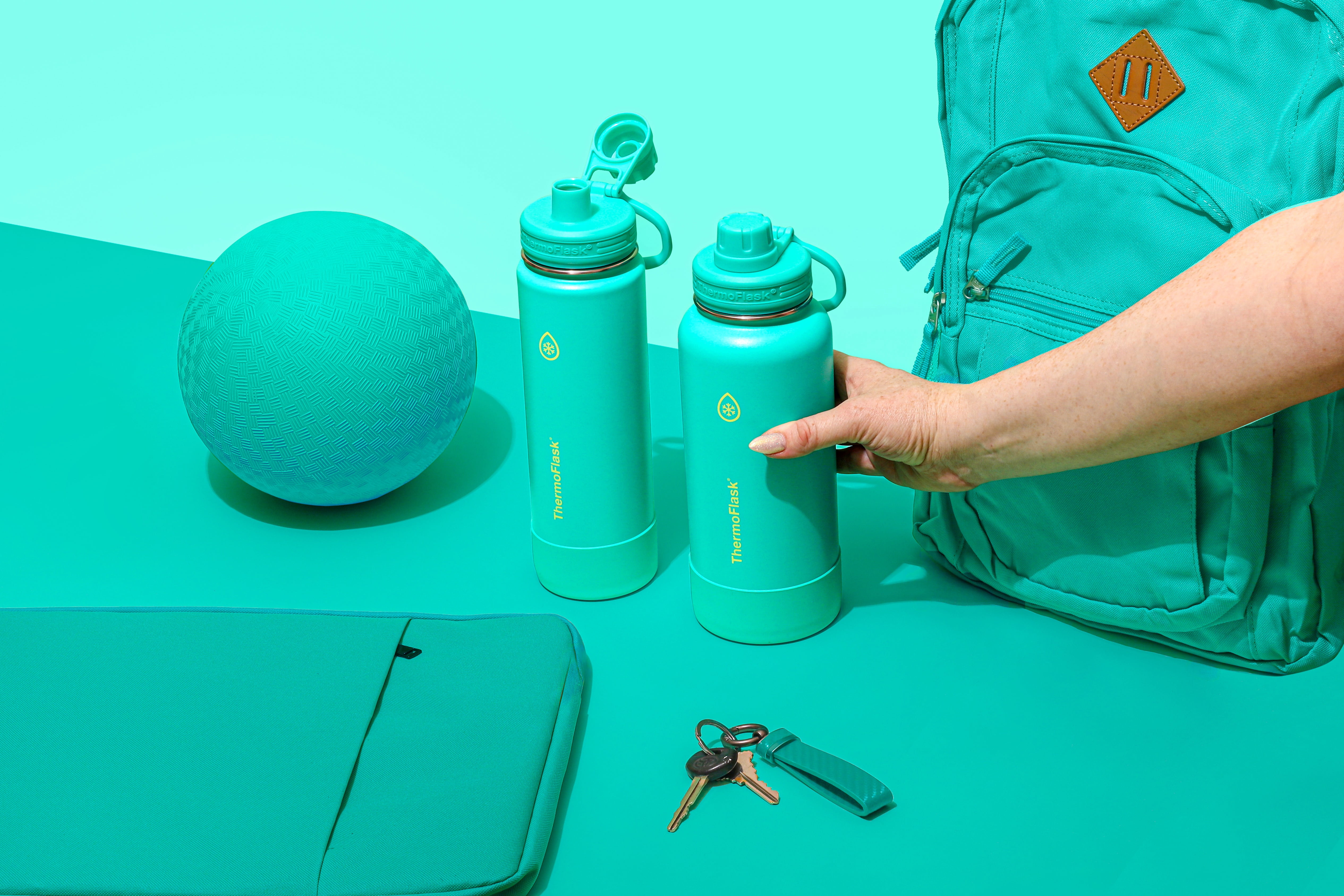 ThermoFlask 24 oz Double Wall Vacuum Insulated Stainless Steel Water Bottle with Chug Spout Lid, Screamin Green