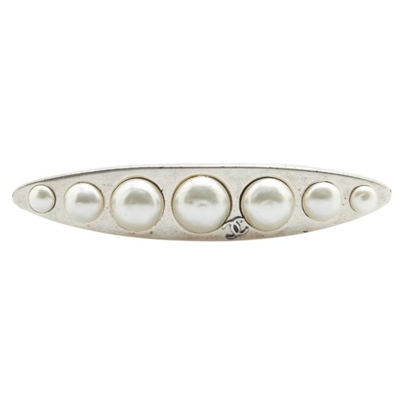 Pre-Owned Chanel Coco Mark Brooch in Silver Metal with Faux Pearls for Women