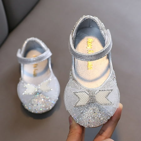 

CHAOLEI Fashion Spring And Summer Girls Sandals Dress Dance Performance Princess Shoes Sequin Pearl Mesh Bow Light And Comfortable -Silver 2-2.5 Years