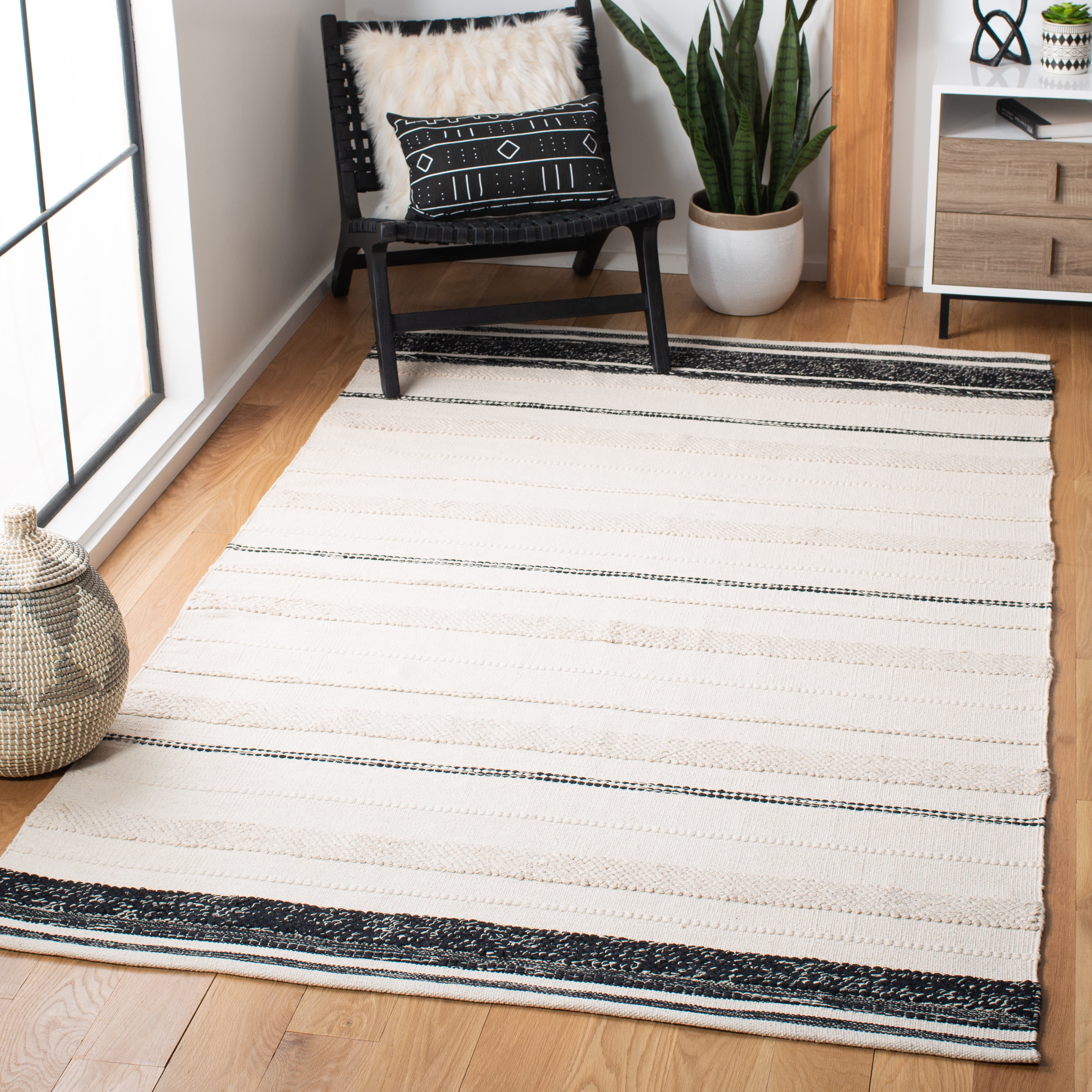 SAFAVIEH Striped Kilim Kevin Striped Cotton Area Rug, Ivory/Black, 5' x 8'