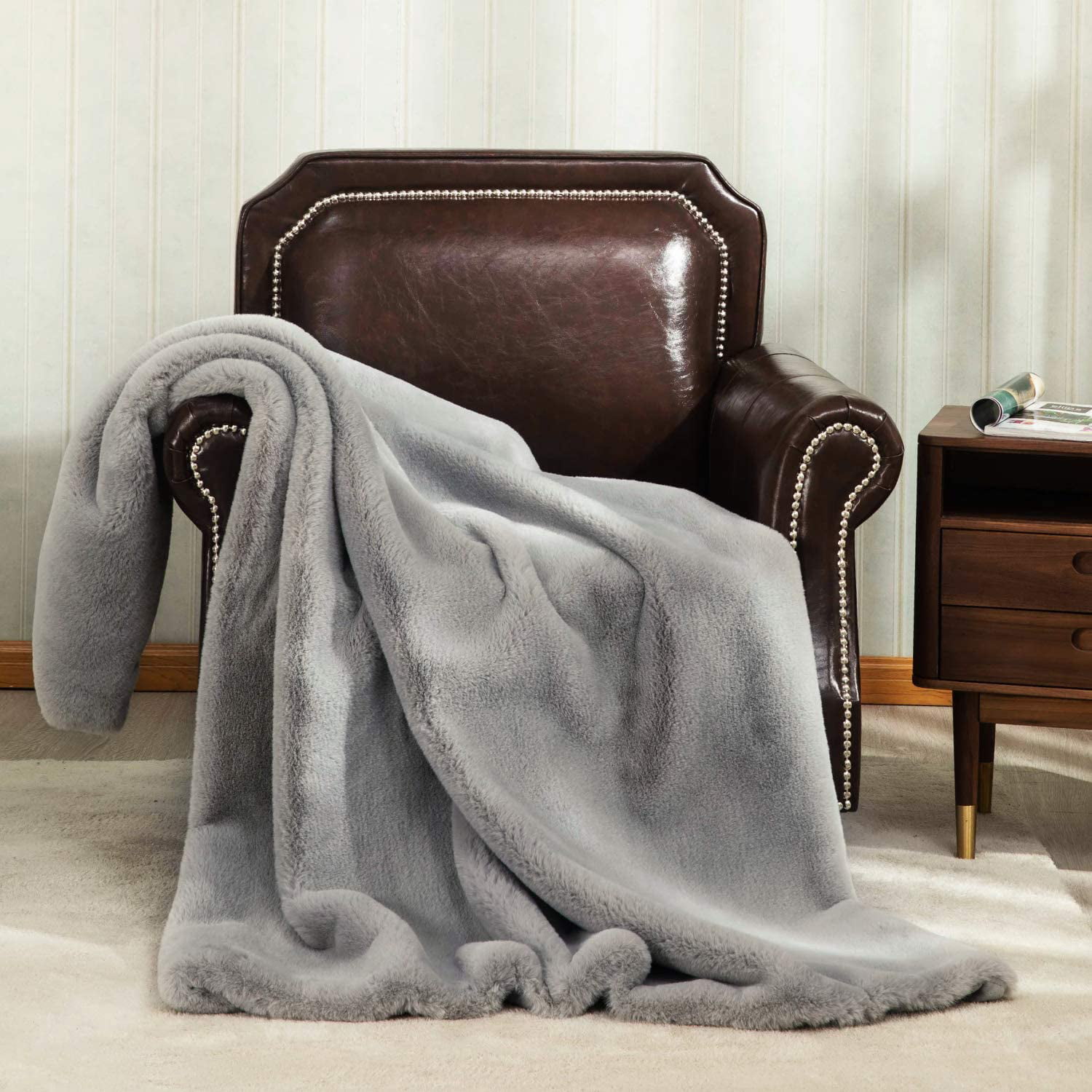 Wellbeing Faux Fur Throw Blanket for Couch Fall Throw Blankets,Soft Reversible Brown Fuzzy Blanket for Bed,Sofa,Chair50 x 60