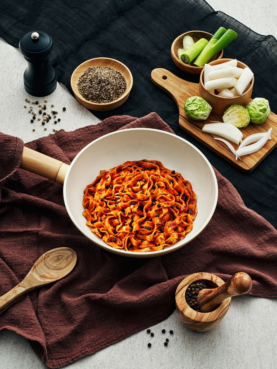 ARIH Spice Seeker Bundle, Western-Korean Fusion Soupless Noodles and Dual Biotic Soda