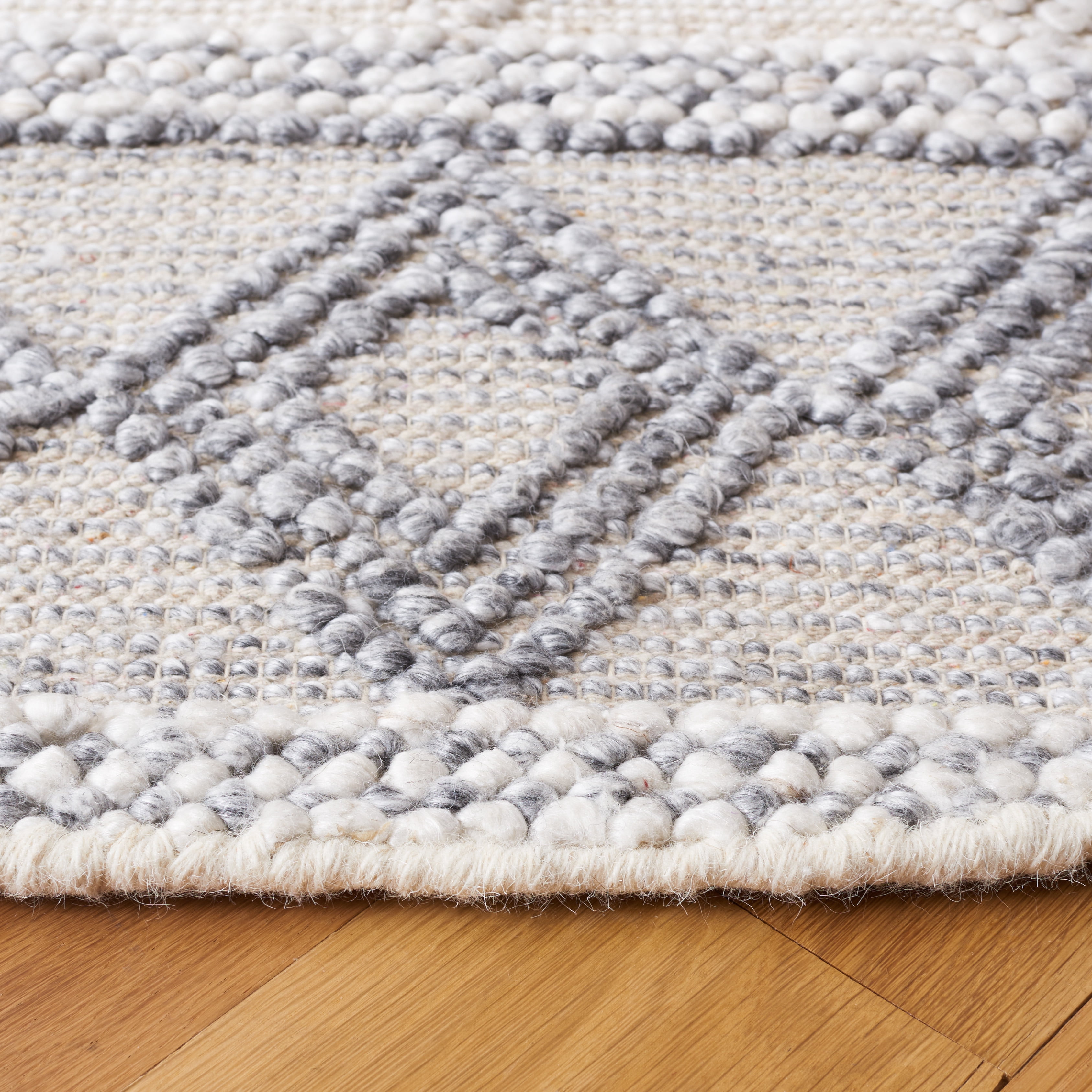 SAFAVIEH Natura Andrina Southwestern Area Rug, Ivory/Grey, 6' x 6' Round